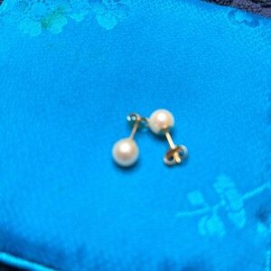 Genuine pearl earrings for pierced earrings.